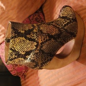 Size 7 Jeffrey Campbell wooden platforms